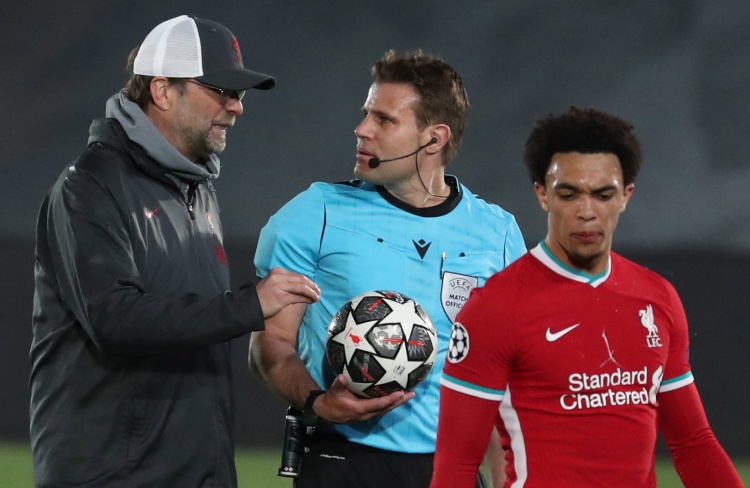 荷甲半场：费尔曼、佩皮建功，埃因霍温暂2-0福伦丹（荷甲半场战报：费尔曼佩皮相继破门，埃因霍温暂2-0领先福伦丹）