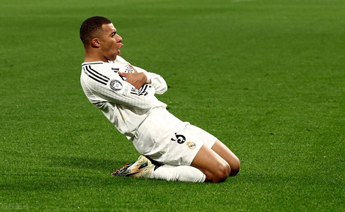 足球欧冠历史纪录被打破，网友：见证传奇（欧冠历史纪录改写，网友直呼：见证传奇时刻）