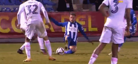 西甲联盟与皇家马德里的对峙：法律判决引发的足球风暴（法律裁决点燃足坛风暴：西甲联盟对垒皇马）