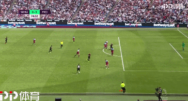 湖人浓眉哥篮下统治力助球队获胜（浓眉篮下称霸助湖人取胜）