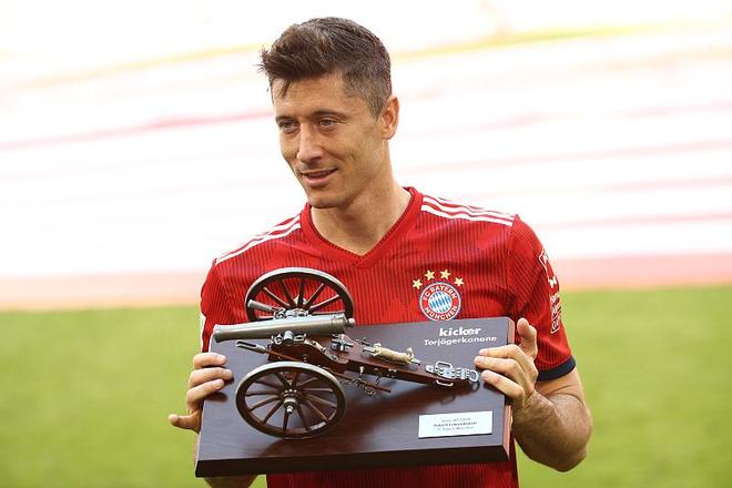 意媒：伊布、费拉拉入选米兰冬奥会火炬传递阵容（意媒：伊布、费拉拉被选为米兰冬奥会火炬手）